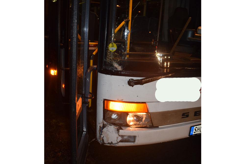 Mit 1,41 Promille gegen Schulbus geprallt: Mindener (22) besitzt keinen Führerschein mehr