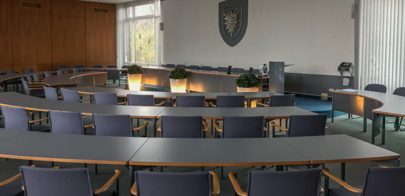 Mit Projekt „15 unter 25“ Politik hautnah erleben