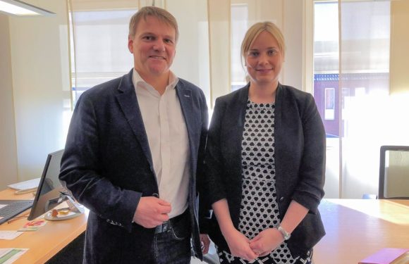 Stadthagen: Bundestagsabgeordnete Marja-Liisa Völlers im Gespräch mit Bürgermeister Oliver Theiß
