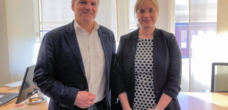Stadthagen: Bundestagsabgeordnete Marja-Liisa Völlers im Gespräch mit Bürgermeister Oliver Theiß