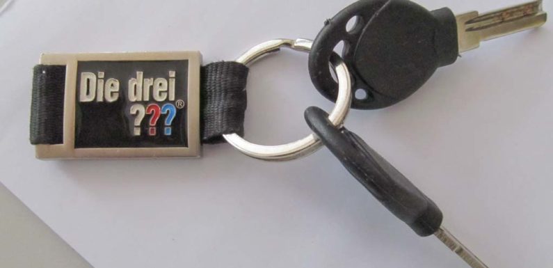 Wem gehören Schlüssel und Geldkassette?