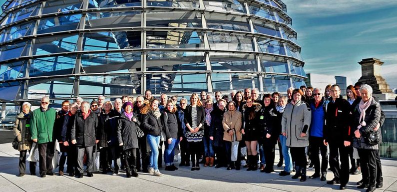 50 Bürger aus Nienburg und Schaumburg zu Besuch bei Marja-Liisa Völlers in Berlin