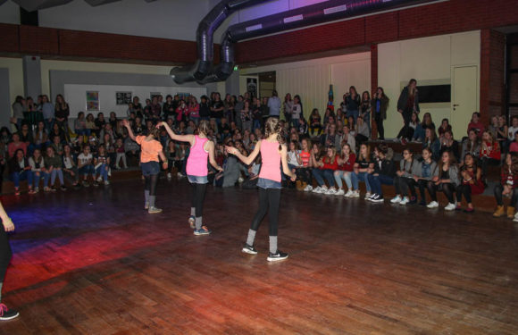 200 Mädchen feiern ausgelassen „Girls` Night“