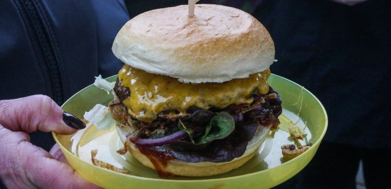 Bückeburger essen fremd:  2. Streetfoodmarkt auf Bückeburgs Marktplatz