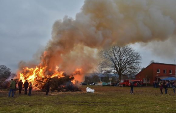 Viele Besucher trotz kühlem Wetter bei Osterfeuer: Feuerwehr Bückeburg zieht positive Bilanz