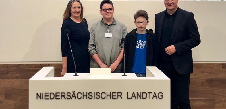 Schaumburger Schüler als Landtagsabgeordnete für einen Tag