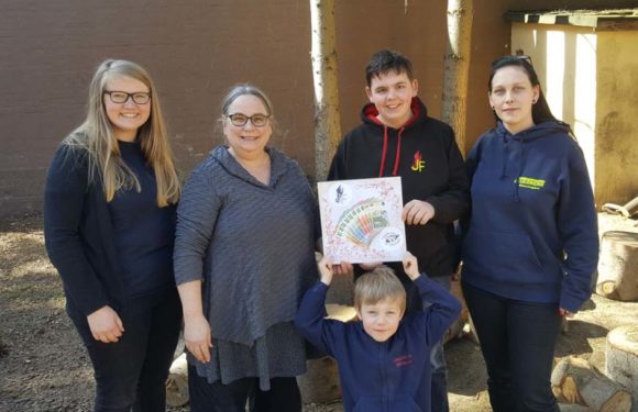 Jugend- und Kinderfeuerwehr aus Müsingen spenden für eine neue Schaukel