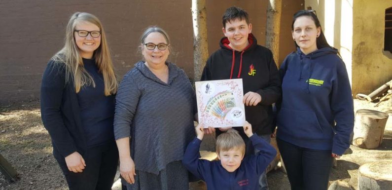 Jugend- und Kinderfeuerwehr aus Müsingen spenden für eine neue Schaukel