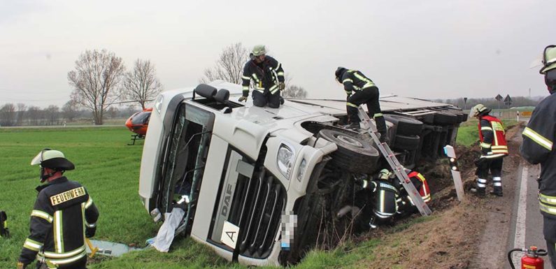 LKW auf Seite gekippt