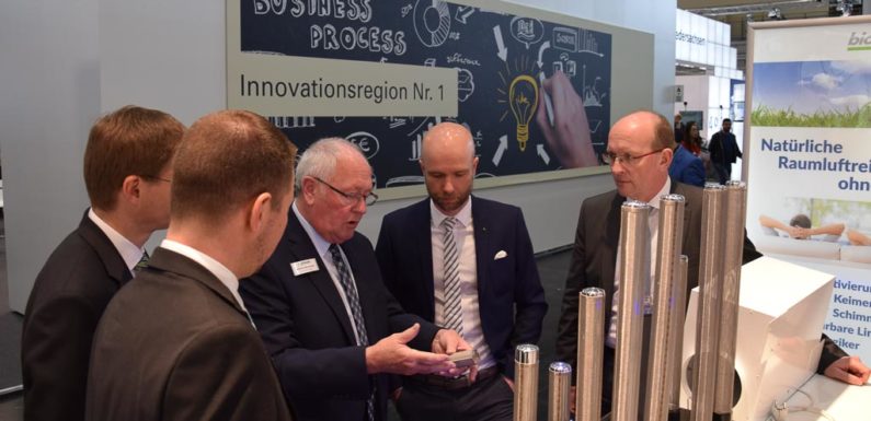 Landrat Jörg Farr besucht Schaumburger Betriebe auf Hannover-Messe