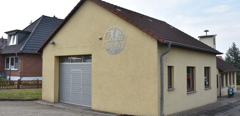 Blitzeinschlag ins Feuerwehrhaus Bergdorf verursacht größere Schäden