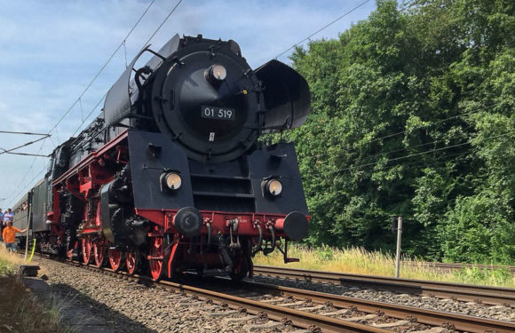 Unterwegs nach Goslar: Feuerwehr Haste hilft Dampflok in Not