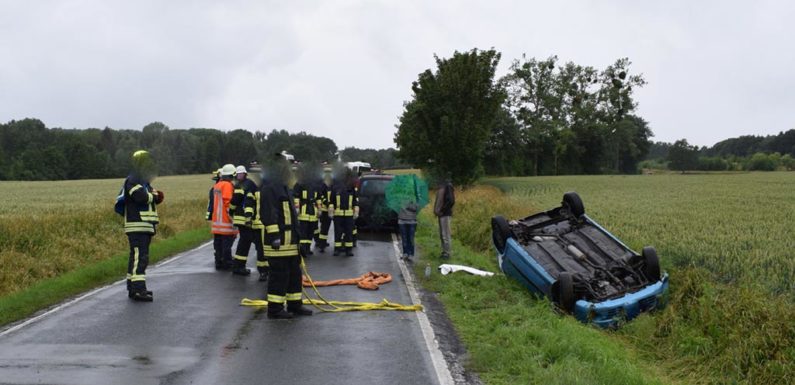 Apelern: Autofahrer (18) bei Überschlag verletzt