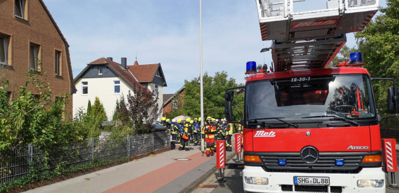 Bückeburg: Feuerwehr löscht Brand in Mehrfamilienhaus