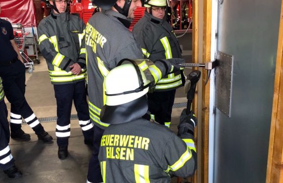 Türöffnungsfortbildung für Einsatzkräfte der Feuerwehr