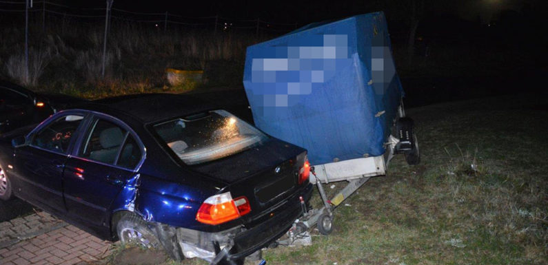 Obernkirchen: BMW mit Anhänger außer Kontrolle geraten