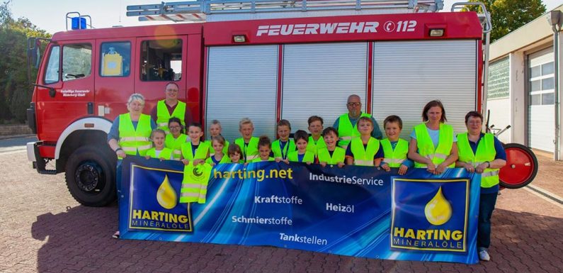 Nicht zu übersehen: Kinderfeuerwehr „Feuerfüchse“ erhält Warnwesten