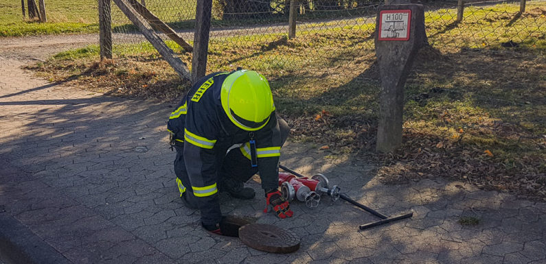 Feuerwehr macht über 800 Hydranten winterfit