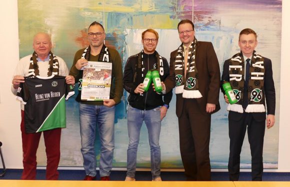 Volksbank in Schaumburg unterstützt 96-Fußballschule beim VfR Evesen