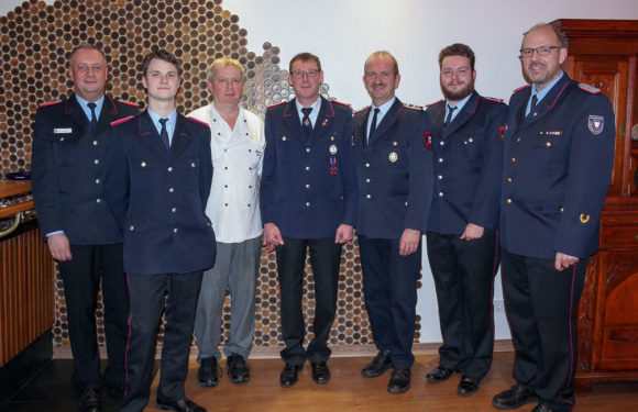 Deutsches Feuerwehr Ehrenkreuz für Nienbrügger Ortsbrandmeister Wilhelm Sölter