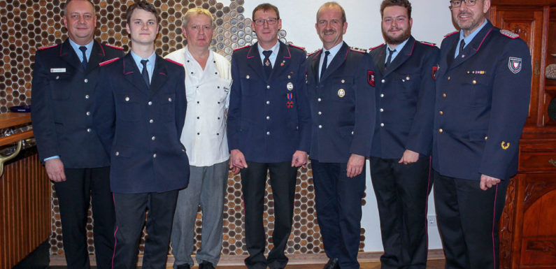 Deutsches Feuerwehr Ehrenkreuz für Nienbrügger Ortsbrandmeister Wilhelm Sölter