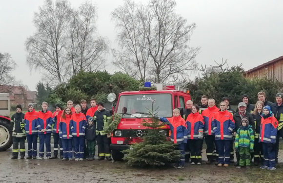 Osterfeuer gesichert: Süße Belohnung gegen Tannenbaumspende