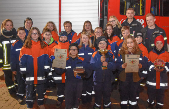 Nachtorientierungsmarsch der Bückeburger Jugendfeuerwehren: 10-jähriges Jubiläum der Scheier Jugendfeuerwehr