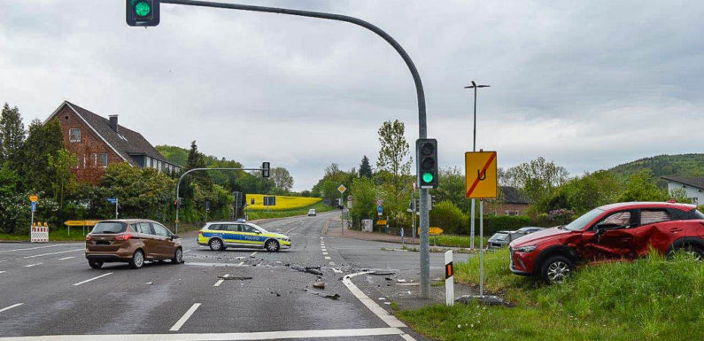 Ungebremst zusammengestoßen: Wer hatte Grün?