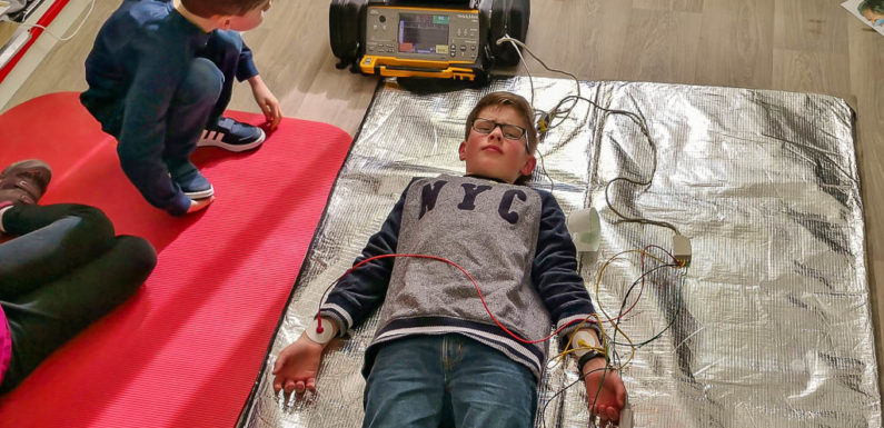 Kinder erlernen beim ASB die wichtigsten Erste-Hilfe-Notfallmaßnahmen