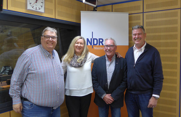 „Mehrgenerationenhaus“-Team aus Bückeburg gestaltet NDR 1 Plattenkiste