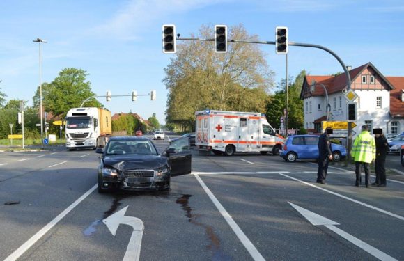 Schwerer Unfall auf B83 bei Luhden: Mutter (27) wird aus Auto geschleudert, Kind (6) schwer verletzt