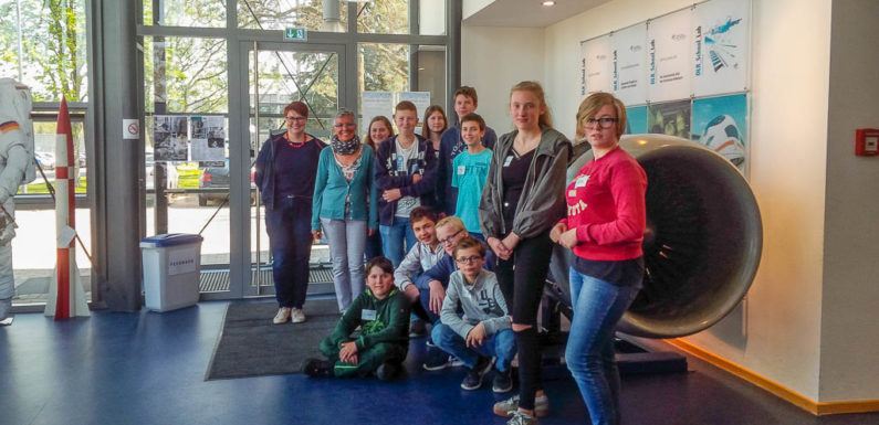Mit dem Bildungsbüro zum DLR_School_Lab nach Braunschweig