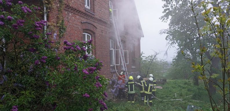 Menschenrettung und Brandbekämpfung geübt