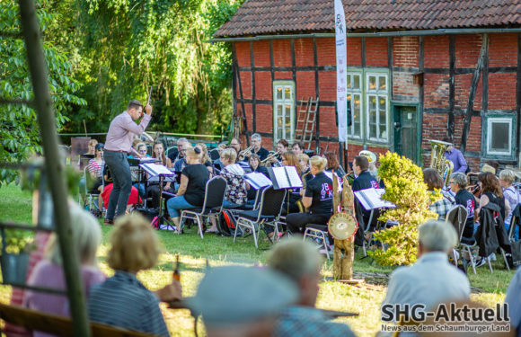 Blasorchester Krainhagen verabschiedet sich mit stimmungsvollem Picknick-Konzert in die Sommerpause