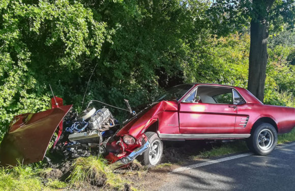 Auetal: Ford Mustang und Seat Altea stoßen zusammen – vier Verletzte