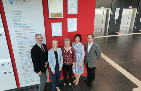 Agaplesion Ev. Klinikum Schaumburg feiert Zertifizierung von Brust- und Endoprothetikzentren