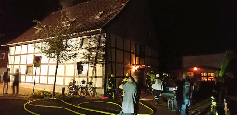 Feuerwehr rettet Hund aus verqualmter Wohnung