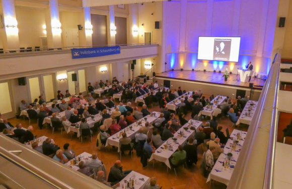 „Welt“-Journalist Robin Alexander gab auf Volksbank Ortsversammlung in Bad Eilsen Einblicke ins politische Berlin