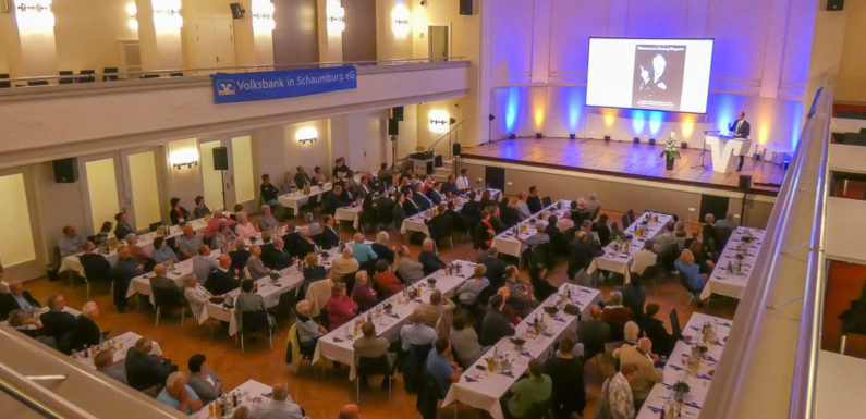 „Welt“-Journalist Robin Alexander gab auf Volksbank Ortsversammlung in Bad Eilsen Einblicke ins politische Berlin