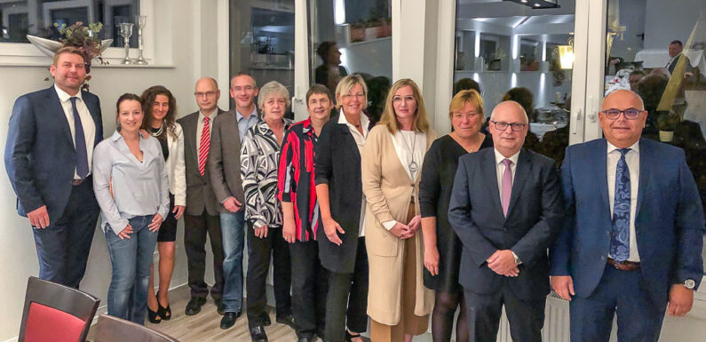 Fast 500 Jahre Geschichte: Sparkasse Schaumburg ehrt langjährige Mitarbeiter