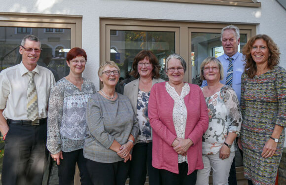 Volksbank in Schaumburg verabschiedet sieben Mitarbeiter in den Ruhestand