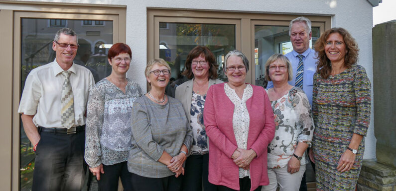 Volksbank in Schaumburg verabschiedet sieben Mitarbeiter in den Ruhestand