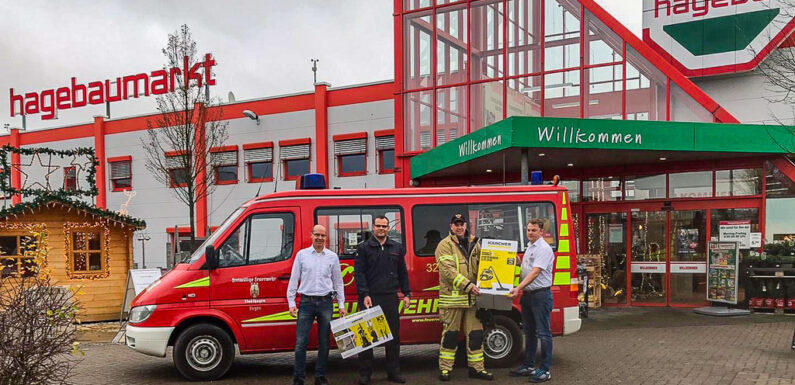 Baumarkt spendet Staubsauger und Hochdruckreiniger an Feuerwehr Enzen