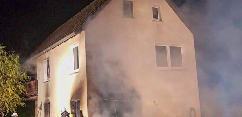 Feuerwehreinsatz in Seggebruch: Zwei Schwerverletzte bei Gebäudebrand