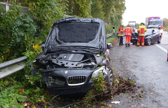 Zwei BMW auf der B65 verunfallt