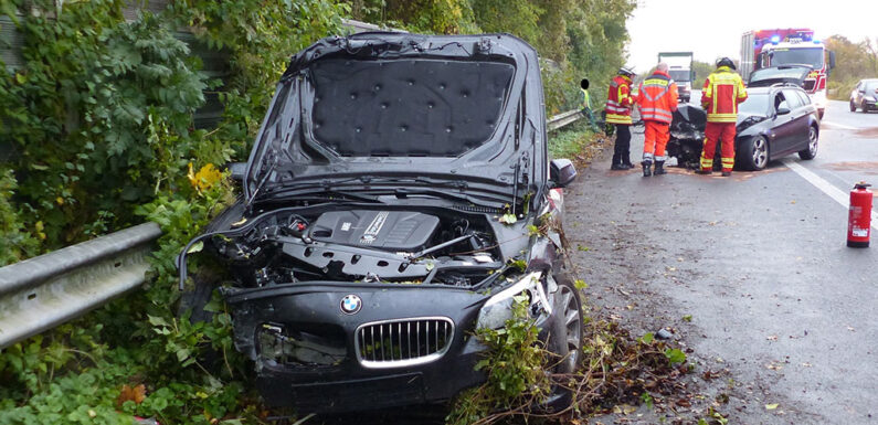 Zwei BMW auf der B65 verunfallt