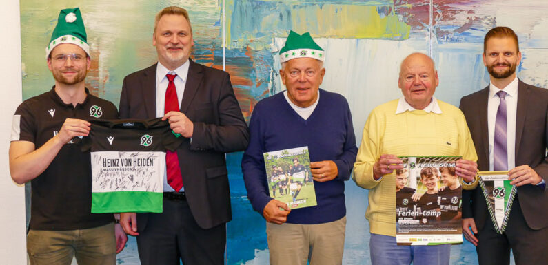 Kinder kicken wie Profis: Volksbank in Schaumburg unterstützt Hannover 96 Fußballschule beim VfR Evesen