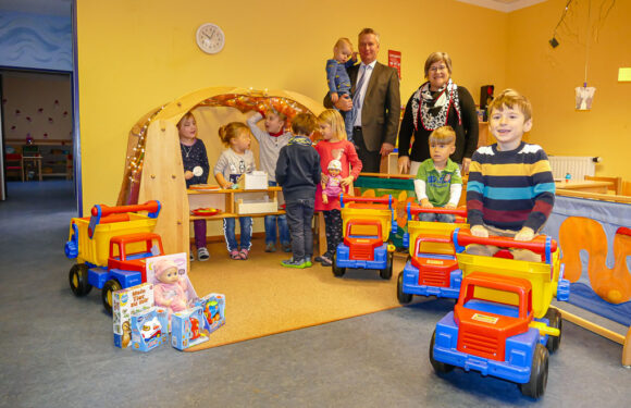 Volksbank in Schaumburg unterstützt Kindertagesstätte Waldwichtel mit Spende