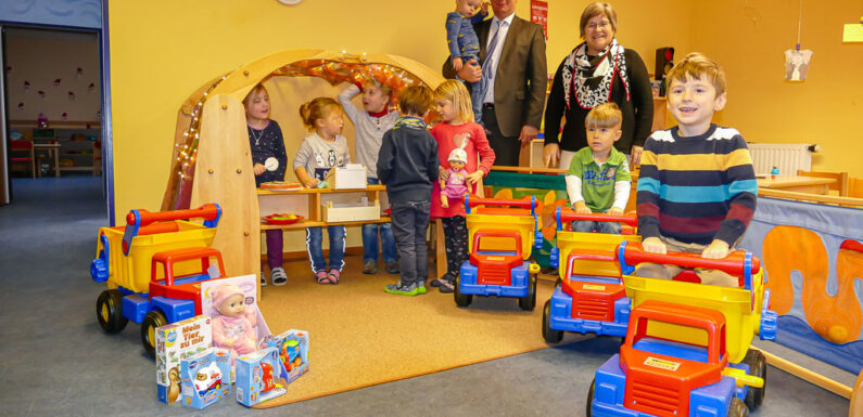 Volksbank in Schaumburg unterstützt Kindertagesstätte Waldwichtel mit Spende