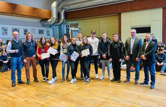 Fit fürs Berufsleben: 150 Schüler der IGS Helpsen durch Volksbank in Schaumburg gecoacht